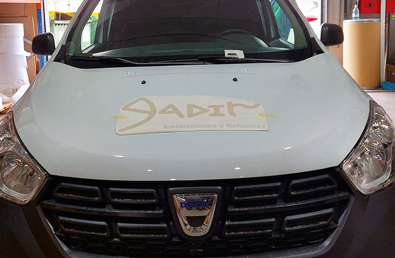 vinilo frontal en furgoneta Dacia