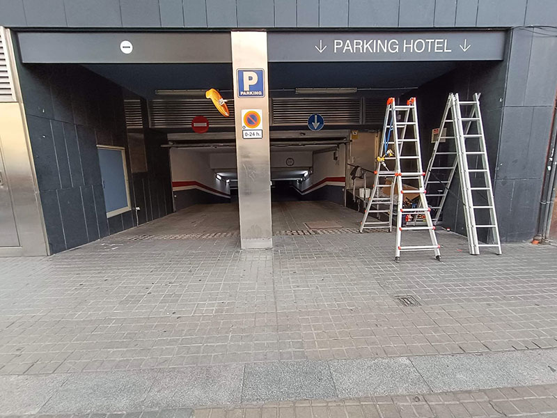 rótulos de entrada y salida parking