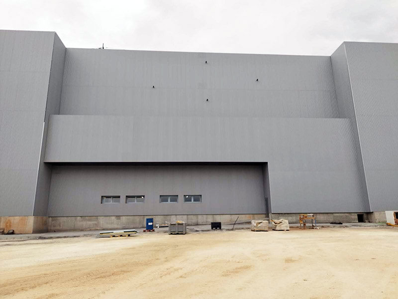 fachada de nave industrial en Málaga