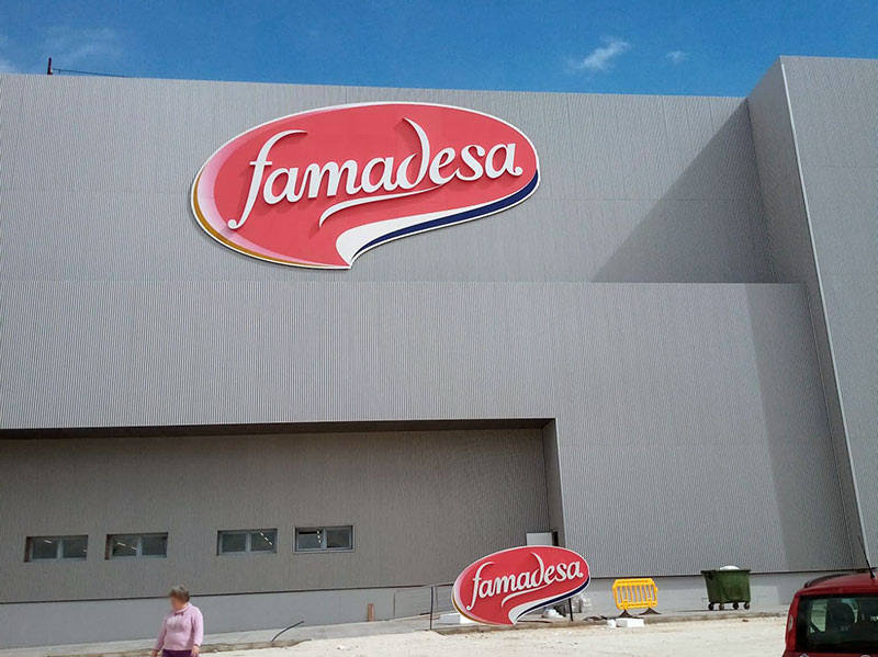fabricción e instalación de rótulo en Málaga, Andalucía