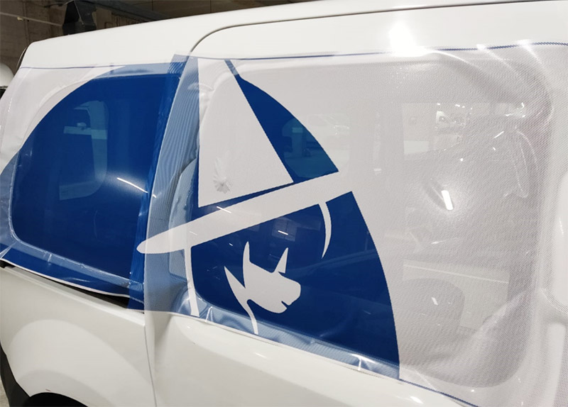 vinilo microperforado para ventanas de furgoneta