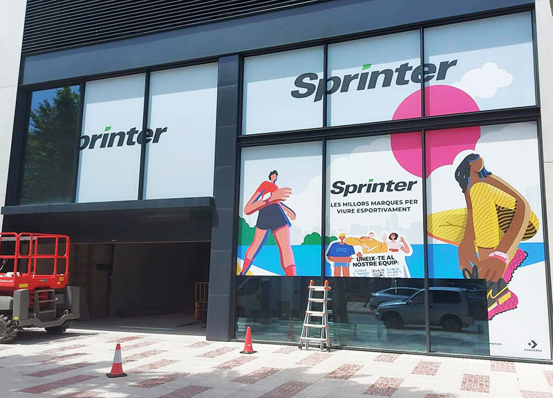 rotulación de facahda con vinilo para tienda de deportes