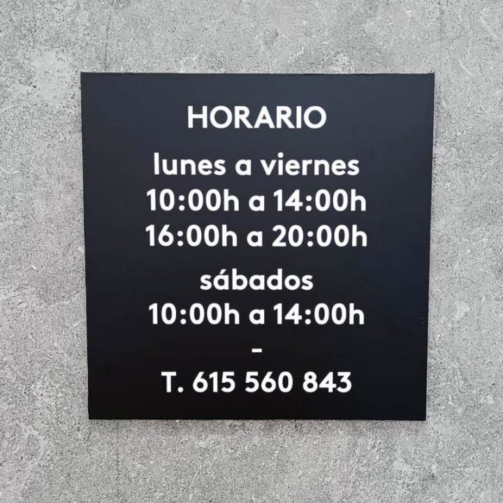 placa de pared para poner el horario en negocios