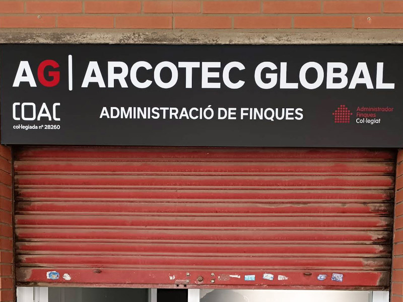diseño de rótulo para negocio en Pallejà