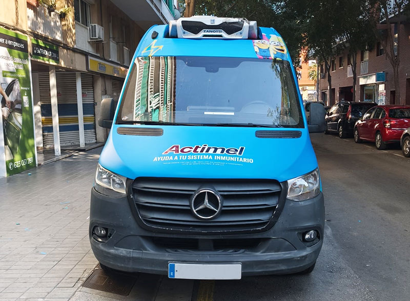 rotulación integral de furgonetas frigoríficas en Barcelona
