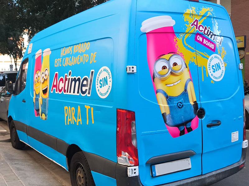 rotulación integral de furgoneta con vinilo removible