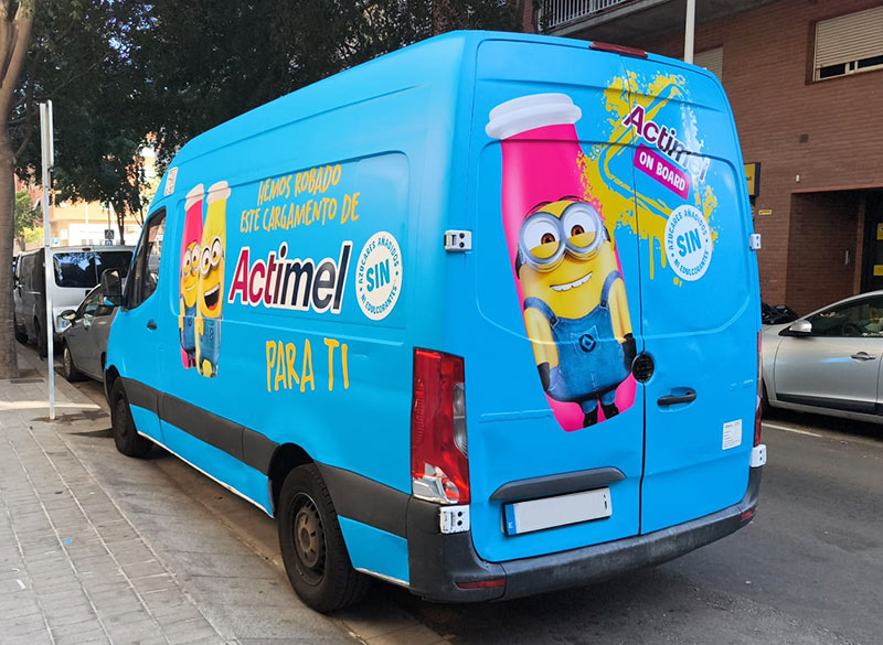 rotulación integral de furgoneta promocional con vinilo