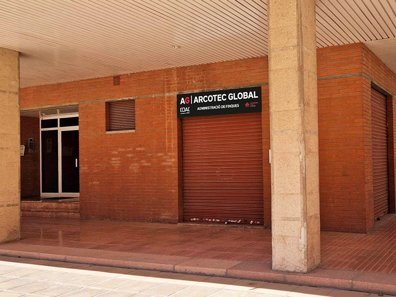 instalación de rótulo comercial en Pallejà